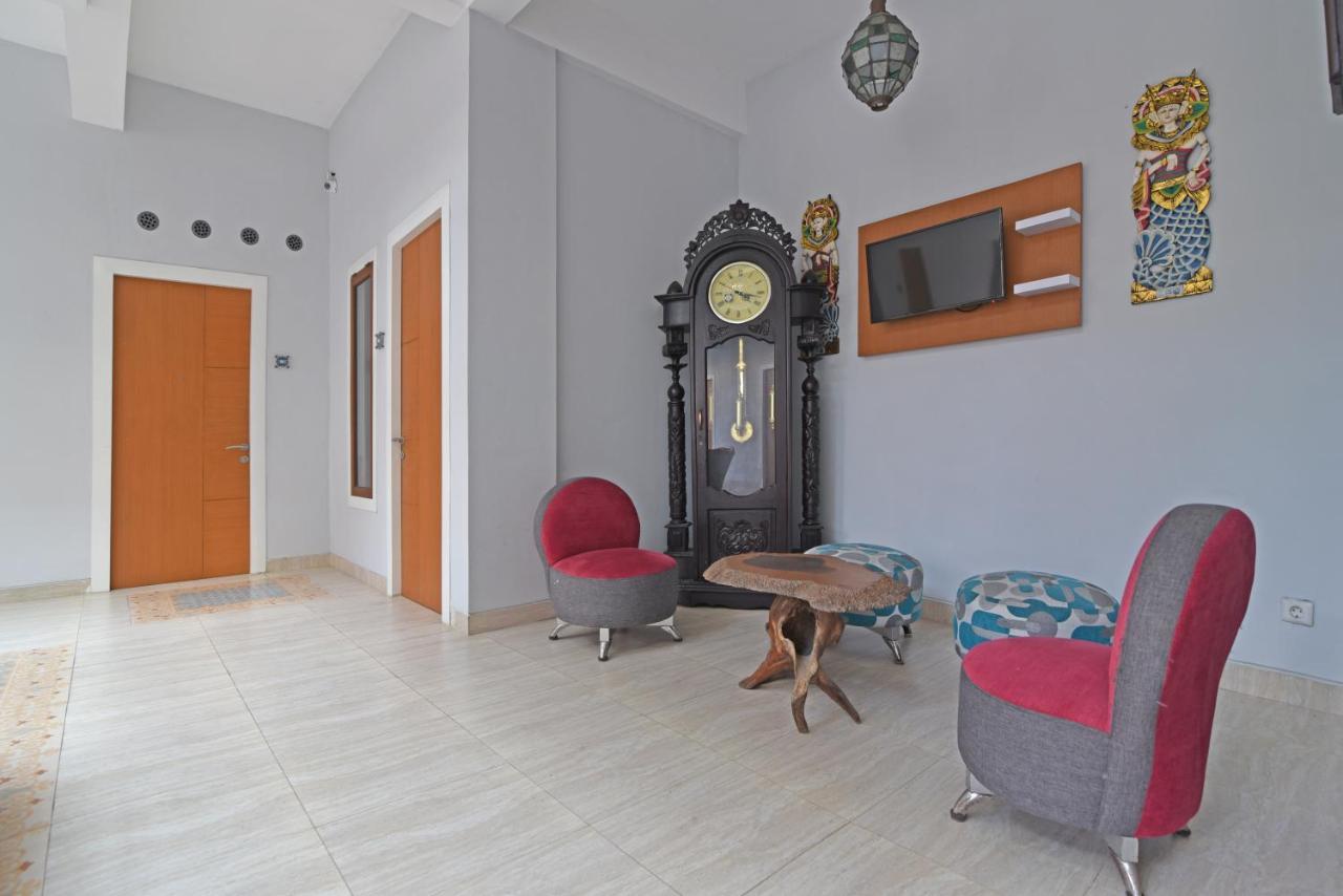 Reddoorz Plus @ Mahendradatta Denpasar Extérieur photo